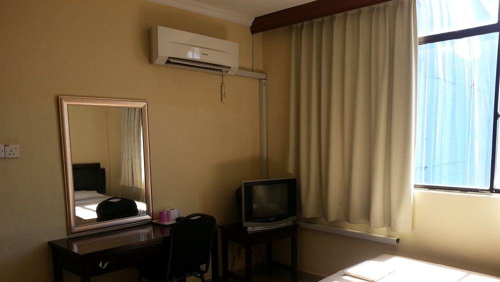 Hotel Iskandar Кота Кинабалу Екстериор снимка