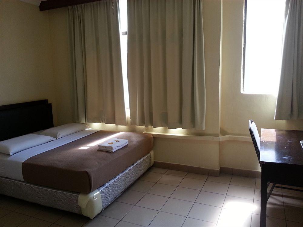 Hotel Iskandar Кота Кинабалу Екстериор снимка