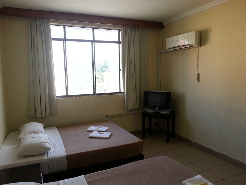 Hotel Iskandar Кота Кинабалу Екстериор снимка