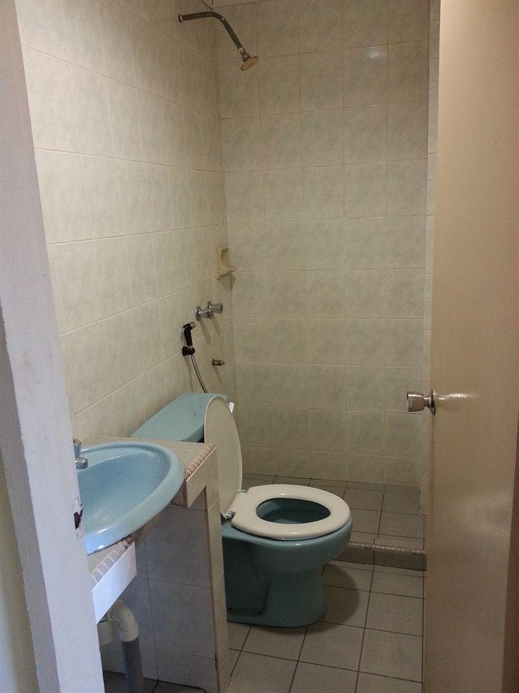 Hotel Iskandar Кота Кинабалу Екстериор снимка