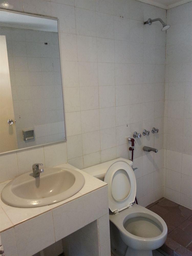 Hotel Iskandar Кота Кинабалу Екстериор снимка