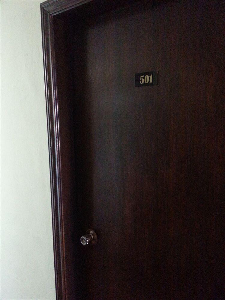 Hotel Iskandar Кота Кинабалу Екстериор снимка
