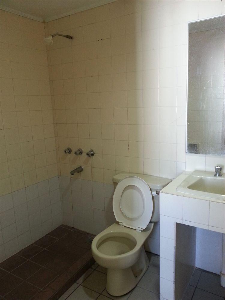 Hotel Iskandar Кота Кинабалу Екстериор снимка