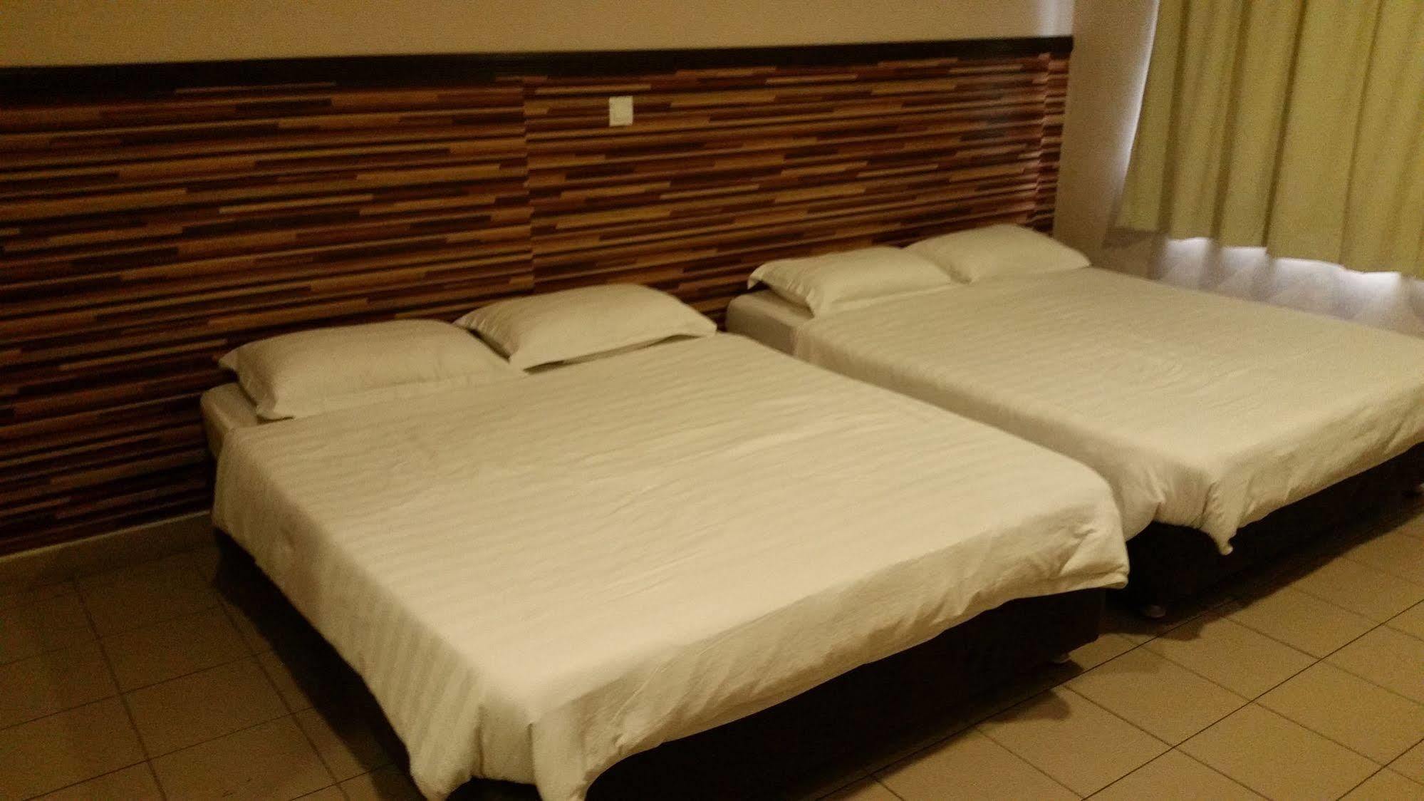Hotel Iskandar Кота Кинабалу Екстериор снимка